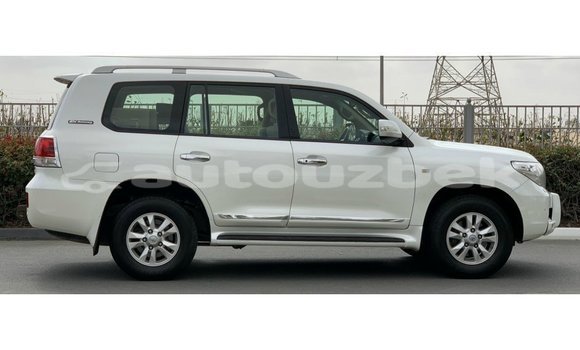 Buy Import Toyota Land Cruiser White Car in Import - Dubai in Andijon Buy Import Toyota Land Cruiser White Car in Import - Dubai in Andijon