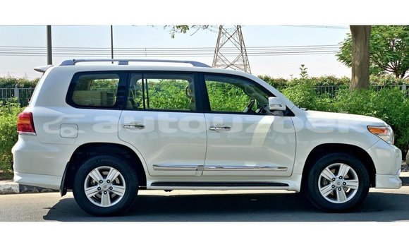Buy Import Toyota Land Cruiser White Car in Import - Dubai in Andijon Buy Import Toyota Land Cruiser White Car in Import - Dubai in Andijon