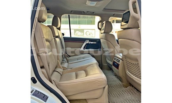 Buy Import Toyota Land Cruiser White Car in Import - Dubai in Andijon Buy Import Toyota Land Cruiser White Car in Import - Dubai in Andijon