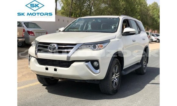Buy Import Toyota Fortuner White Car in Import - Dubai in Andijon