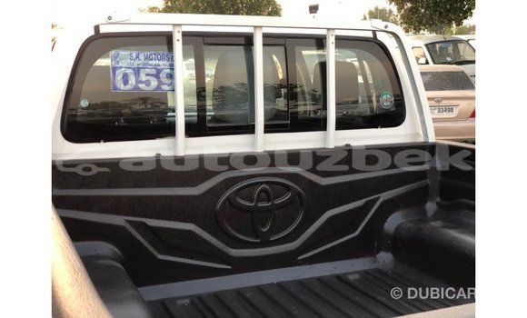Buy Import Toyota Hilux White Car in Import - Dubai in Andijon Buy Import Toyota Hilux White Car in Import - Dubai in Andijon