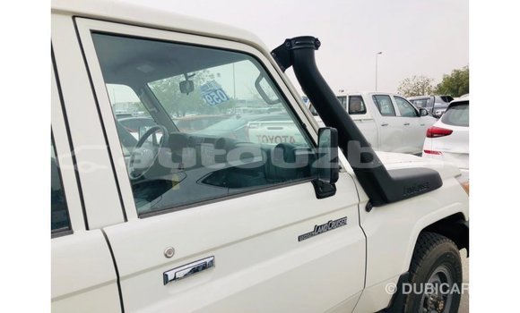 Buy Import Toyota Land Cruiser White Car in Import - Dubai in Andijon Buy Import Toyota Land Cruiser White Car in Import - Dubai in Andijon
