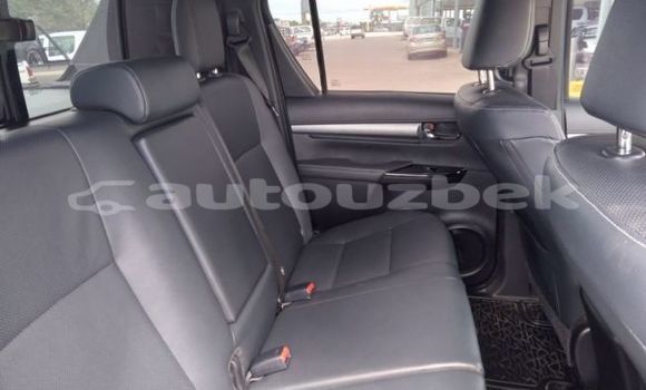 Buy Used Toyota Hilux Blue Car in Altyarik in Fargona Buy Used Toyota Hilux Blue Car in Altyarik in Fargona