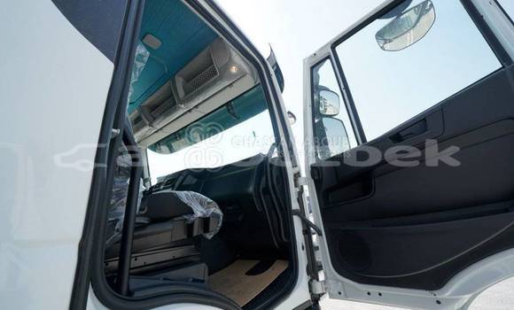 Buy New Iveco Trakker White Truck in Import - Dubai in Andijon Buy New Iveco Trakker White Truck in Import - Dubai in Andijon