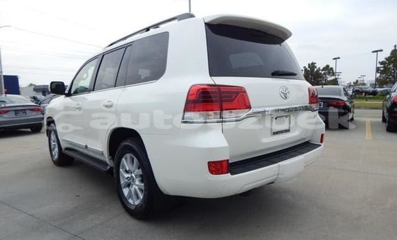 Buy Used Toyota Land Cruiser White Car in Tashkent in Toskent Buy Used Toyota Land Cruiser White Car in Tashkent in Toskent