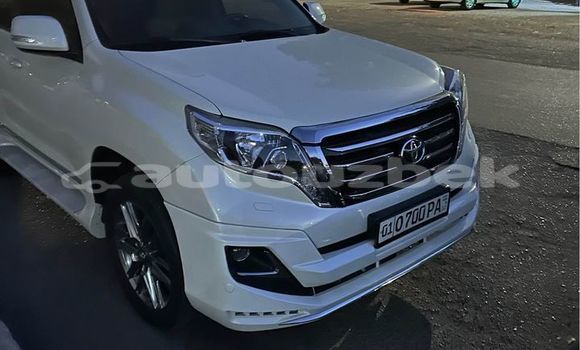 Buy Used Toyota Land Cruiser Prado White Car in Tosbulok in Namangan Buy Used Toyota Land Cruiser Prado White Car in Tosbulok in Namangan