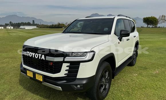 Buy Used Toyota Land Cruiser White Car in Tashkent in Toskent Buy Used Toyota Land Cruiser White Car in Tashkent in Toskent