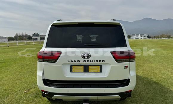 Buy Used Toyota Land Cruiser White Car in Tashkent in Toskent Buy Used Toyota Land Cruiser White Car in Tashkent in Toskent