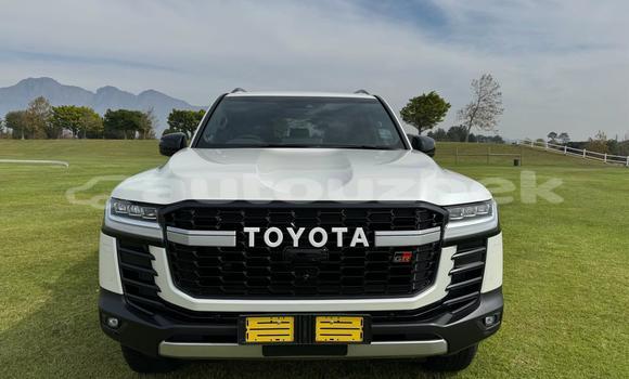 Buy Used Toyota Land Cruiser White Car in Tashkent in Toskent Buy Used Toyota Land Cruiser White Car in Tashkent in Toskent