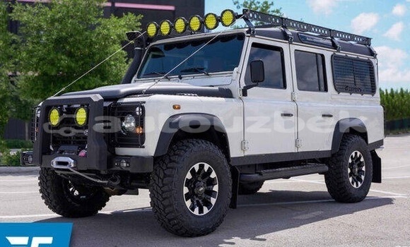 Buy Used Land Rover Defender White Car in Tashkent in Toskent Buy Used Land Rover Defender White Car in Tashkent in Toskent