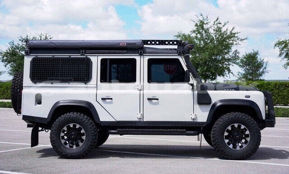 Buy Used Land Rover Defender White Car in Tashkent in Toskent Buy Used Land Rover Defender White Car in Tashkent in Toskent