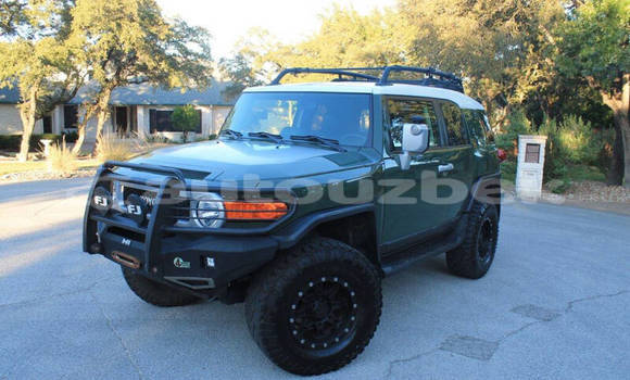 Buy Used Toyota FJ Cruiser Green Car in Tashkent in Toskent Buy Used Toyota FJ Cruiser Green Car in Tashkent in Toskent