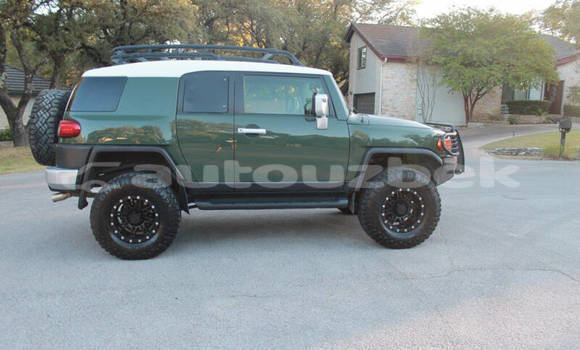 Buy Used Toyota FJ Cruiser Green Car in Tashkent in Toskent Buy Used Toyota FJ Cruiser Green Car in Tashkent in Toskent