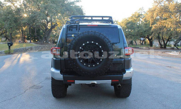 Buy Used Toyota FJ Cruiser Green Car in Tashkent in Toskent Buy Used Toyota FJ Cruiser Green Car in Tashkent in Toskent