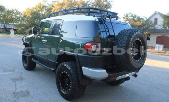 Buy Used Toyota FJ Cruiser Green Car in Tashkent in Toskent Buy Used Toyota FJ Cruiser Green Car in Tashkent in Toskent