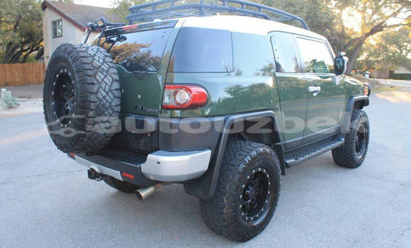Buy Used Toyota FJ Cruiser Green Car in Tashkent in Toskent Buy Used Toyota FJ Cruiser Green Car in Tashkent in Toskent