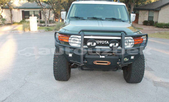 Buy Used Toyota FJ Cruiser Green Car in Tashkent in Toskent Buy Used Toyota FJ Cruiser Green Car in Tashkent in Toskent