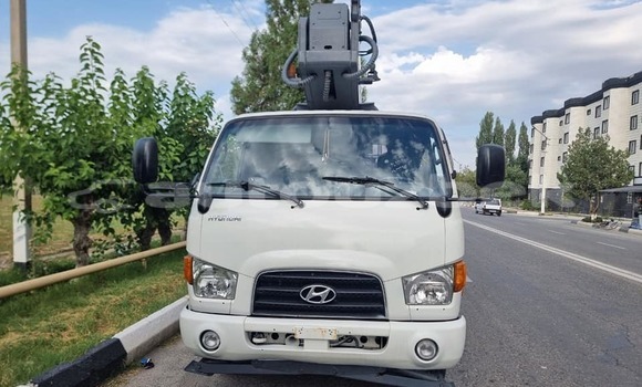 Buy Used Hyundai H200 White Truck in Almazar in Toskent Buy Used Hyundai H200 White Truck in Almazar in Toskent