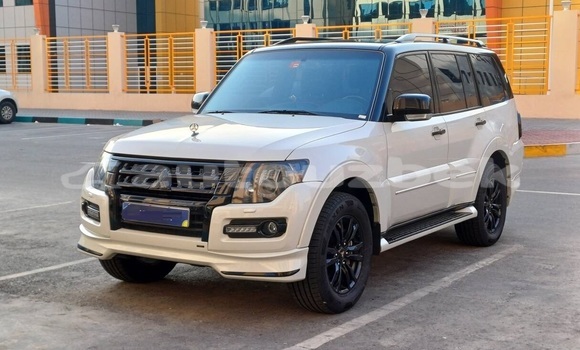 Buy Used Mitsubishi Pajero White Car in Tashkent in Toskent Buy Used Mitsubishi Pajero White Car in Tashkent in Toskent