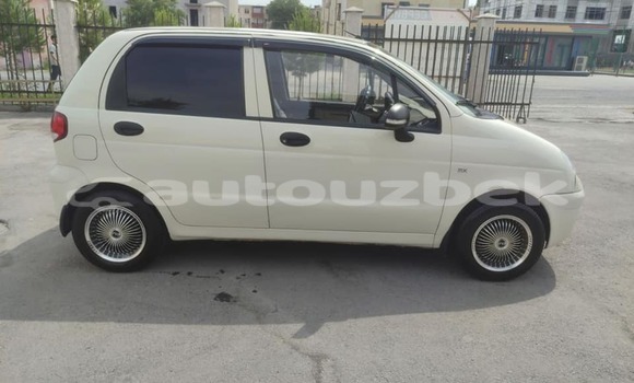Buy Used Toyota Vitz White Car in Angren in Toskent Buy Used Toyota Vitz White Car in Angren in Toskent