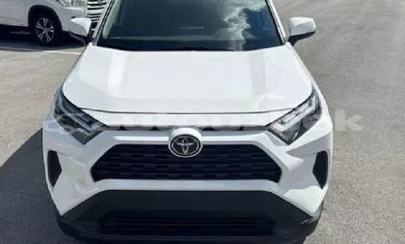 Buy Used Toyota RAV4 White Car in Almazar in Toskent