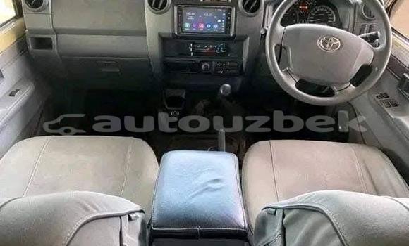 Buy Used Toyota Land Cruiser Beige Car in Tashkent in Toskent Buy Used Toyota Land Cruiser Beige Car in Tashkent in Toskent