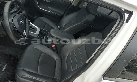 Buy Used Toyota RAV4 White Car in Tashkent in Toskent Buy Used Toyota RAV4 White Car in Tashkent in Toskent