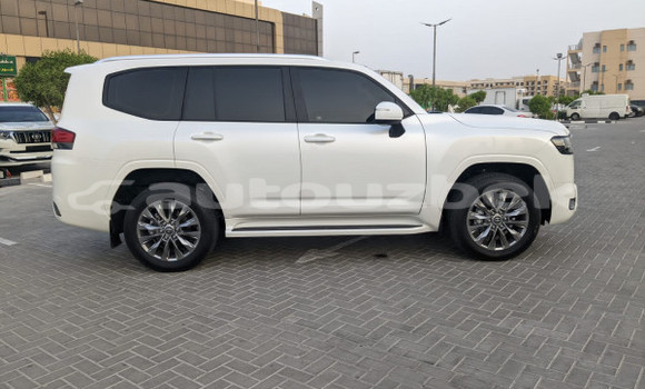 Buy Used Toyota Land Cruiser White Car in Tashkent in Toskent Buy Used Toyota Land Cruiser White Car in Tashkent in Toskent
