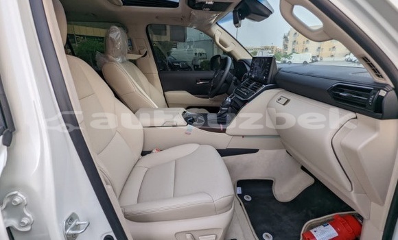 Buy Used Toyota Land Cruiser White Car in Tashkent in Toskent Buy Used Toyota Land Cruiser White Car in Tashkent in Toskent