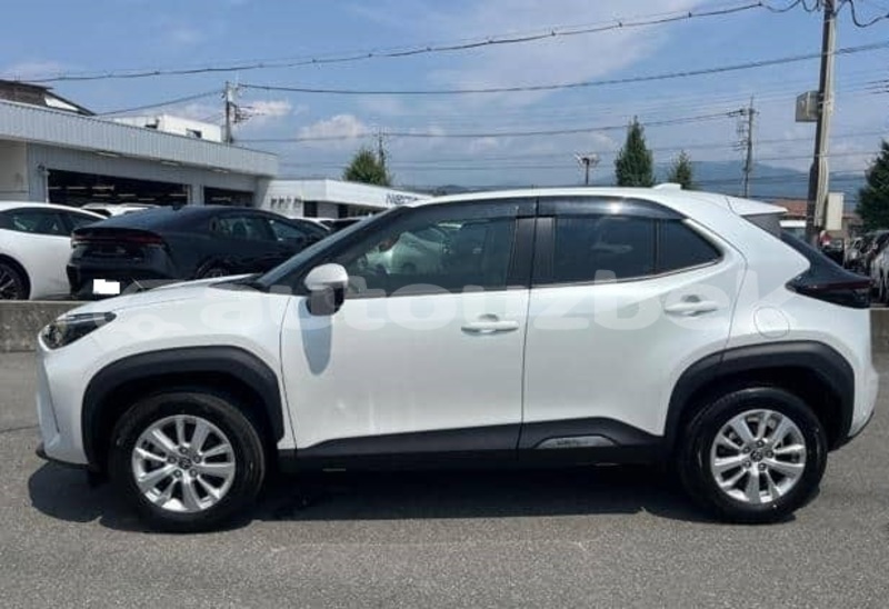 Big with watermark toyota yaris toskent tashkent 4685