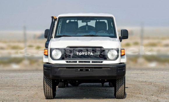 Buy Used Toyota Land Cruiser White Car in Tashkent in Toskent Buy Used Toyota Land Cruiser White Car in Tashkent in Toskent