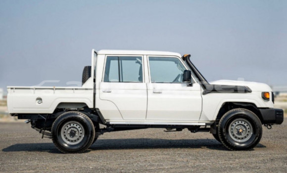 Buy Used Toyota Land Cruiser White Car in Tashkent in Toskent Buy Used Toyota Land Cruiser White Car in Tashkent in Toskent