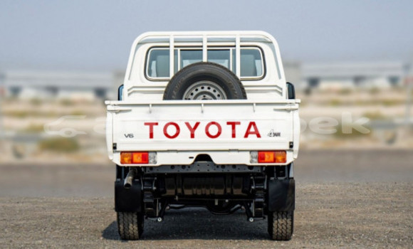 Buy Used Toyota Land Cruiser White Car in Tashkent in Toskent Buy Used Toyota Land Cruiser White Car in Tashkent in Toskent