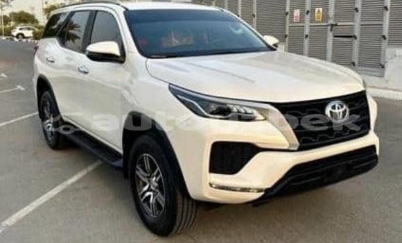 Buy Used Toyota Fortuner White Car in Beskent in Kaskadar