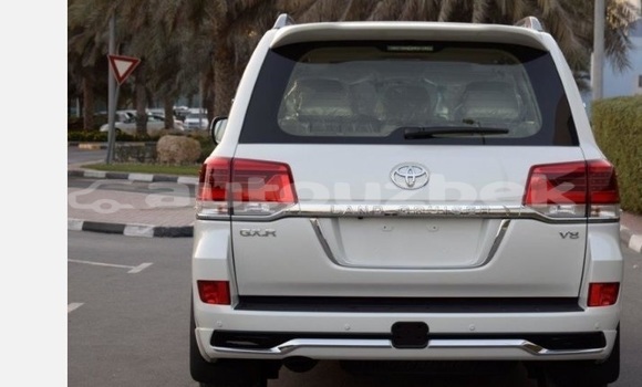 Buy Used Toyota Land Cruiser White Car in Tashkent in Toskent Buy Used Toyota Land Cruiser White Car in Tashkent in Toskent