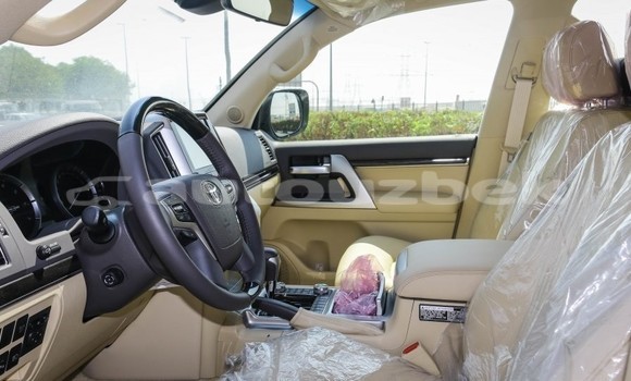 Buy Used Toyota Land Cruiser White Car in Tashkent in Toskent Buy Used Toyota Land Cruiser White Car in Tashkent in Toskent