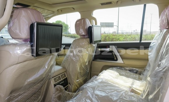 Buy Used Toyota Land Cruiser White Car in Tashkent in Toskent Buy Used Toyota Land Cruiser White Car in Tashkent in Toskent