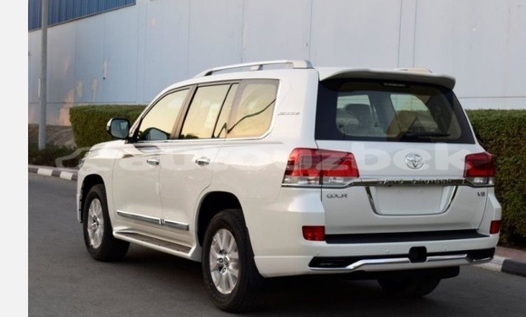 Buy Used Toyota Land Cruiser White Car in Tashkent in Toskent Buy Used Toyota Land Cruiser White Car in Tashkent in Toskent