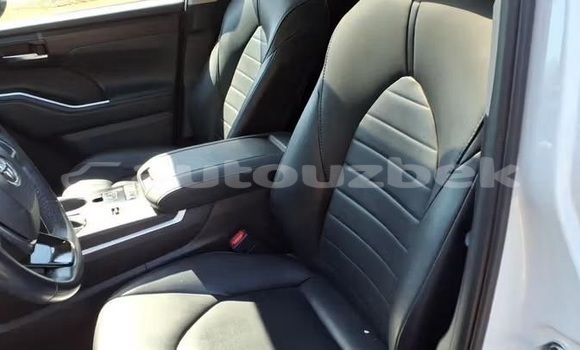 Buy Used Toyota Highlander White Car in Beskent in Kaskadar Buy Used Toyota Highlander White Car in Beskent in Kaskadar