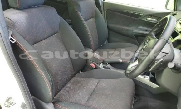 Buy Used Honda FIT White Car in Tashkent in Toskent Buy Used Honda FIT White Car in Tashkent in Toskent