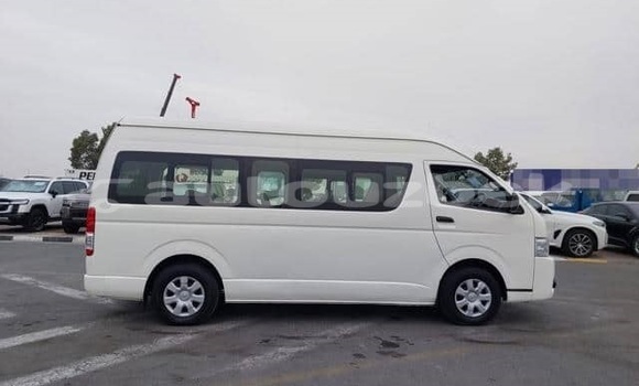 Buy Used Toyota Hiace White Car in Tashkent in Toskent Buy Used Toyota Hiace White Car in Tashkent in Toskent