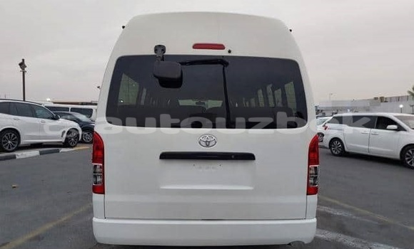 Buy Used Toyota Hiace White Car in Tashkent in Toskent Buy Used Toyota Hiace White Car in Tashkent in Toskent