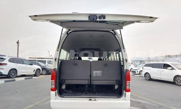 Buy Used Toyota Hiace White Car in Tashkent in Toskent Buy Used Toyota Hiace White Car in Tashkent in Toskent