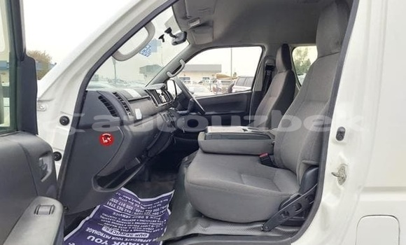 Buy Used Toyota Hiace White Car in Tashkent in Toskent Buy Used Toyota Hiace White Car in Tashkent in Toskent