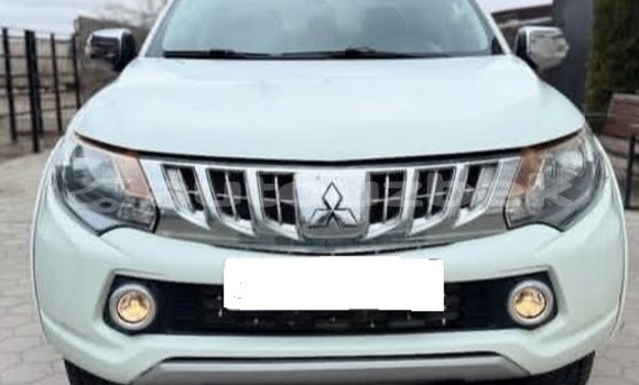 Buy Used Mitsubishi L200 White Car in Beskent in Kaskadar