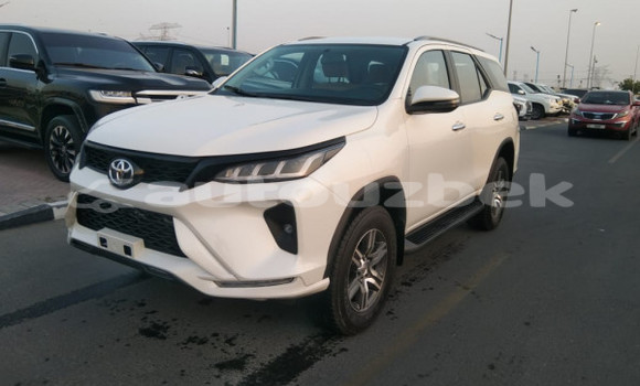 Buy Used Toyota Fortuner White Car in Almazar in Toskent