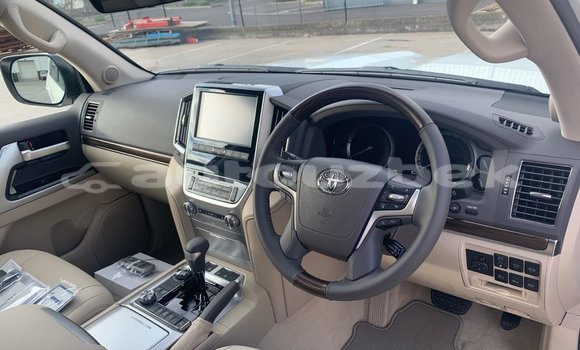 Buy Used Toyota Land Cruiser White Car in Tashkent in Toskent Buy Used Toyota Land Cruiser White Car in Tashkent in Toskent