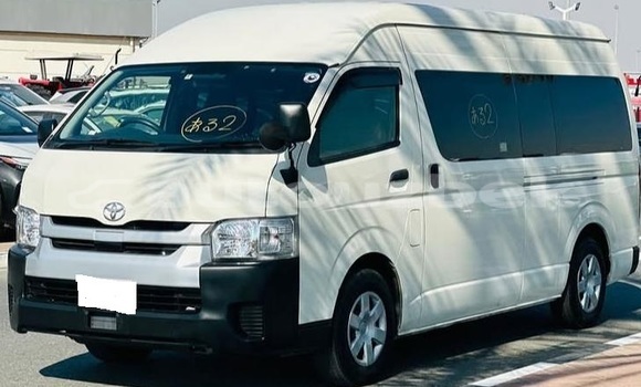 Buy Used Toyota Hiace White Car in Tashkent in Toskent