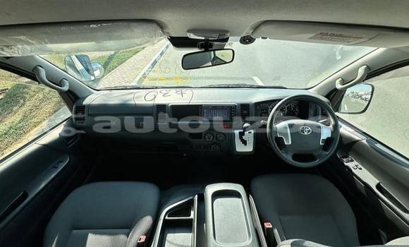 Buy Used Toyota Hiace White Car in Tashkent in Toskent Buy Used Toyota Hiace White Car in Tashkent in Toskent