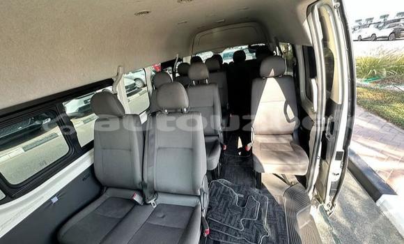 Buy Used Toyota Hiace White Car in Tashkent in Toskent Buy Used Toyota Hiace White Car in Tashkent in Toskent